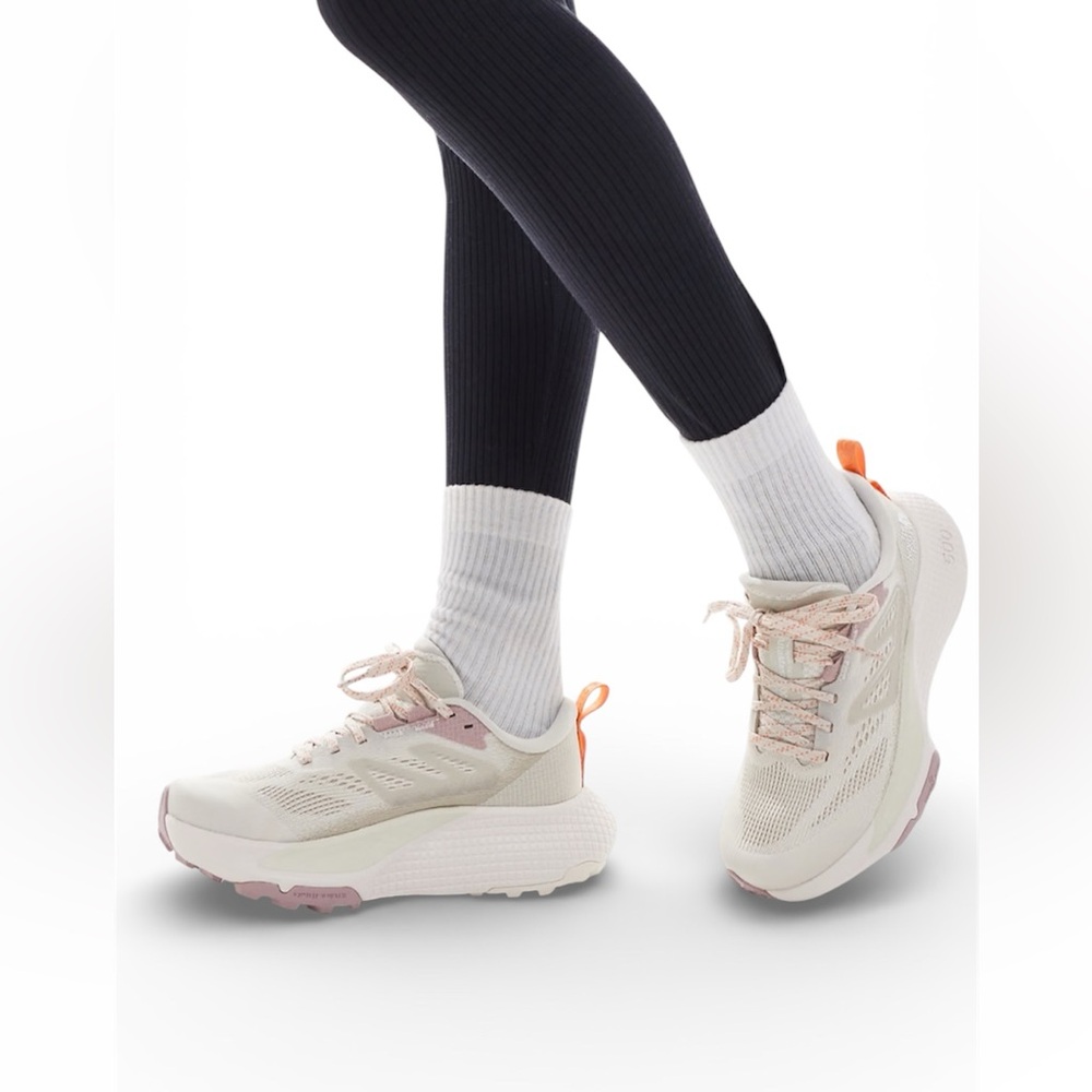 The North Face Women’s Altamesa 500 trail running shoes White Dune Papaya 6.5